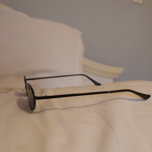 Sunglasses - Picture 3 of 6